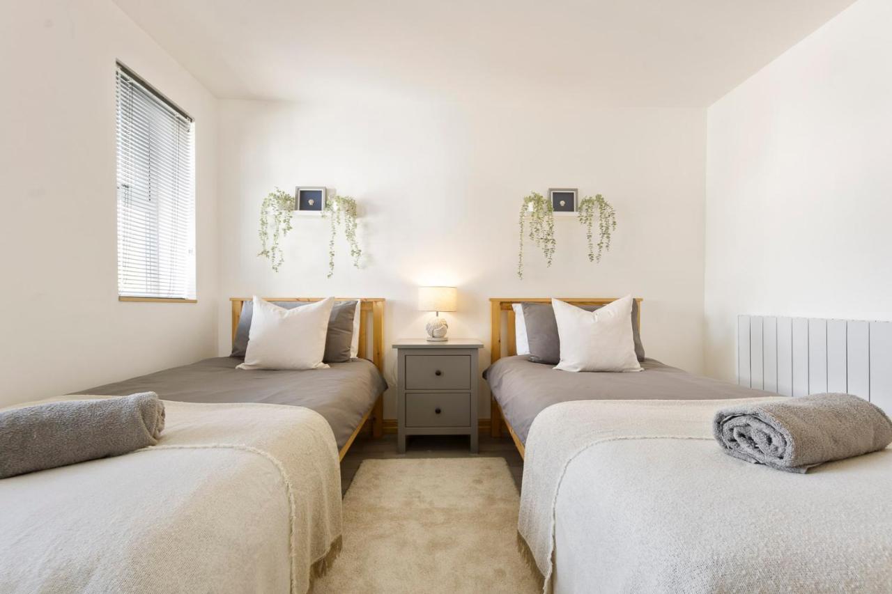 Spacious, Newly Renovated, Three Bedroom Town Centre Duplex Apartment With Free Parking, Sleeps Seven - Walking Distance To Beach Bournemouth Eksteriør bilde