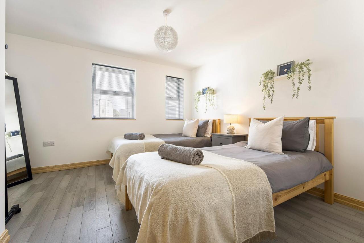 Spacious, Newly Renovated, Three Bedroom Town Centre Duplex Apartment With Free Parking, Sleeps Seven - Walking Distance To Beach Bournemouth Eksteriør bilde