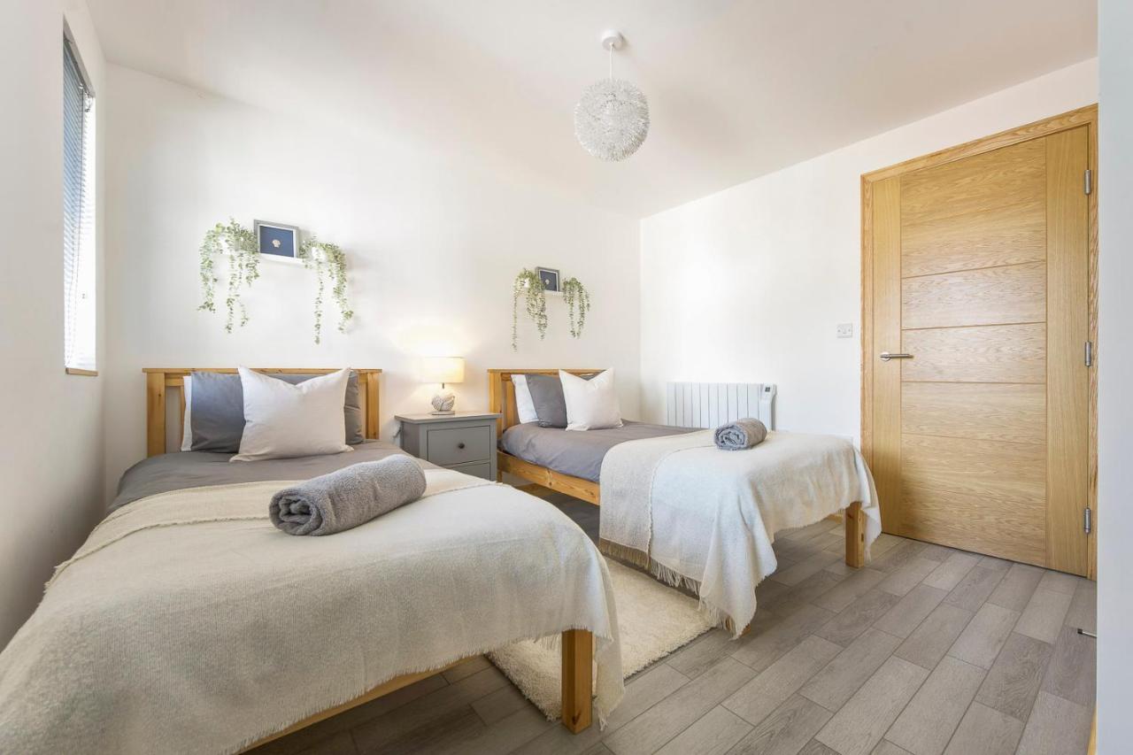 Spacious, Newly Renovated, Three Bedroom Town Centre Duplex Apartment With Free Parking, Sleeps Seven - Walking Distance To Beach Bournemouth Eksteriør bilde