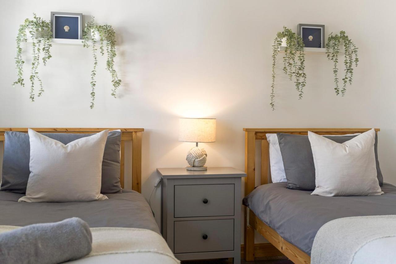 Spacious, Newly Renovated, Three Bedroom Town Centre Duplex Apartment With Free Parking, Sleeps Seven - Walking Distance To Beach Bournemouth Eksteriør bilde