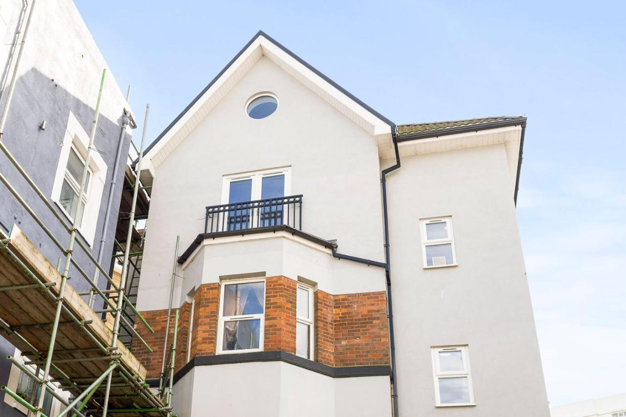 Spacious, Newly Renovated, Three Bedroom Town Centre Duplex Apartment With Free Parking, Sleeps Seven - Walking Distance To Beach Bournemouth Eksteriør bilde