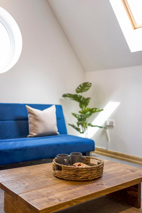 Spacious, Newly Renovated, Three Bedroom Town Centre Duplex Apartment With Free Parking, Sleeps Seven - Walking Distance To Beach Bournemouth Eksteriør bilde