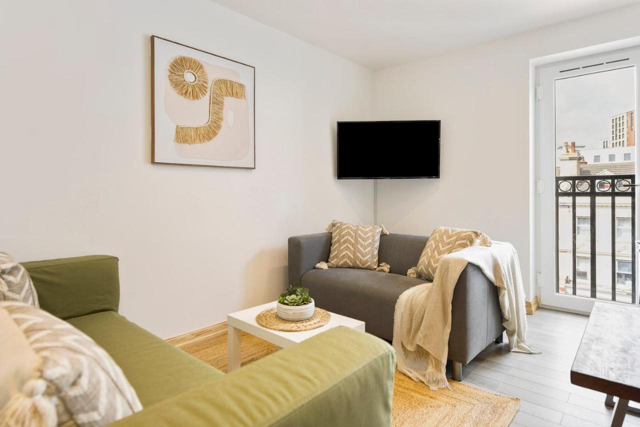 Spacious, Newly Renovated, Three Bedroom Town Centre Duplex Apartment With Free Parking, Sleeps Seven - Walking Distance To Beach Bournemouth Eksteriør bilde