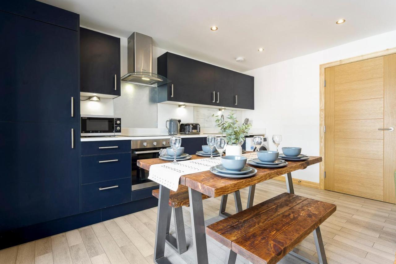 Spacious, Newly Renovated, Three Bedroom Town Centre Duplex Apartment With Free Parking, Sleeps Seven - Walking Distance To Beach Bournemouth Eksteriør bilde