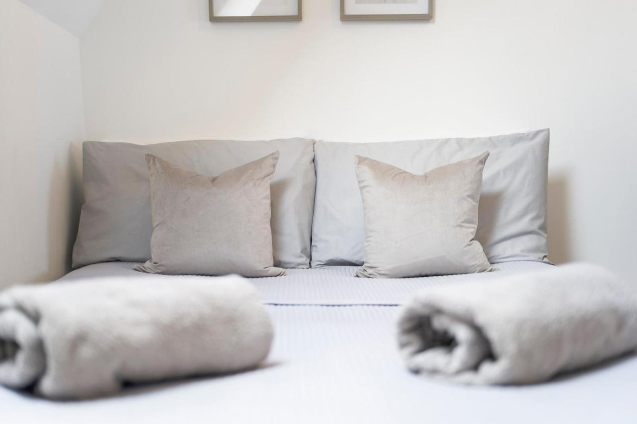 Spacious, Newly Renovated, Three Bedroom Town Centre Duplex Apartment With Free Parking, Sleeps Seven - Walking Distance To Beach Bournemouth Eksteriør bilde
