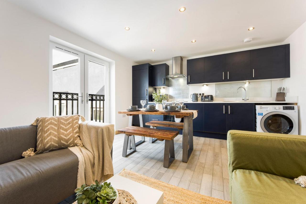 Spacious, Newly Renovated, Three Bedroom Town Centre Duplex Apartment With Free Parking, Sleeps Seven - Walking Distance To Beach Bournemouth Eksteriør bilde